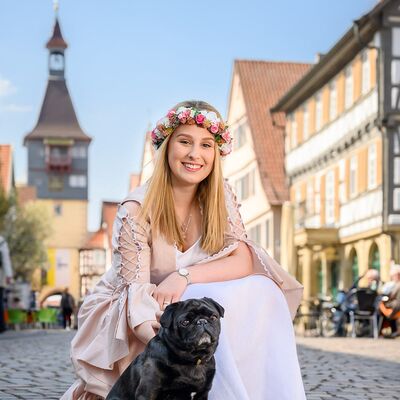 Winnender Mädle mit Mops (Foto: Haase, Amt 40)